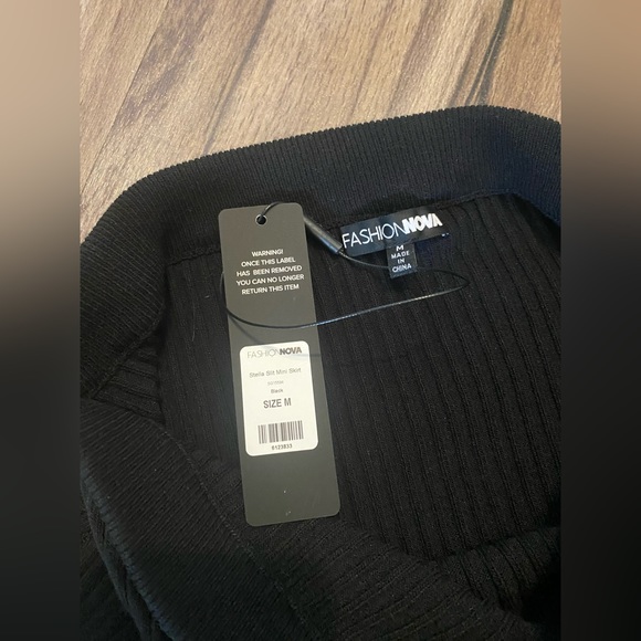 Ribbed skirt with slit - Picture 2 of 2